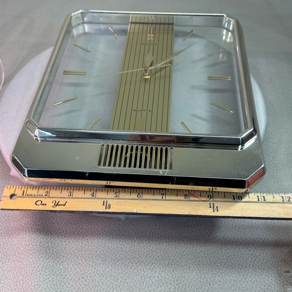 Heirloom Gold Wall Clock Chimes on House See Video Batteries Included - Picture 15 of 17